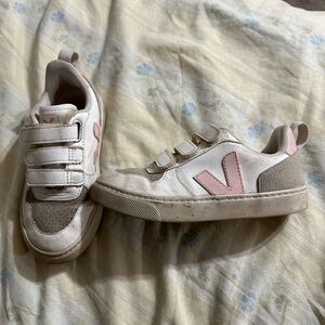 Veja sneakers European size 31 guc